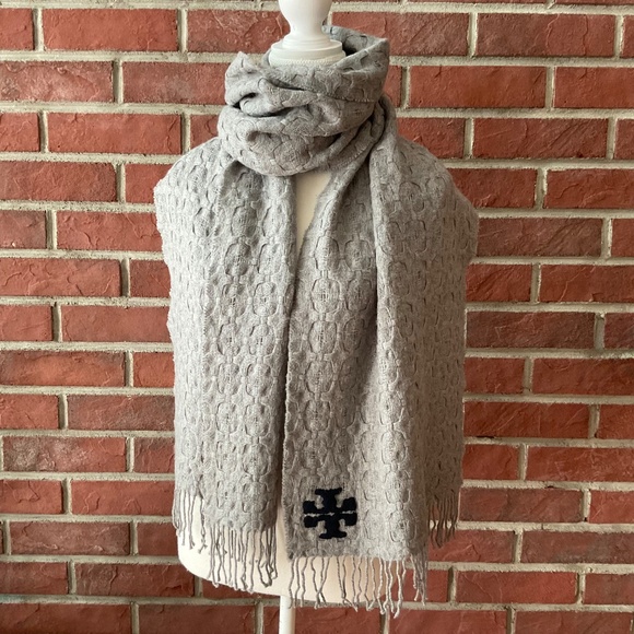 Tory Burch Wool Gray Cable Knit Woven Shawl Scarf Wrap Embroidered Logo 14”x80” - Picture 2 of 10
